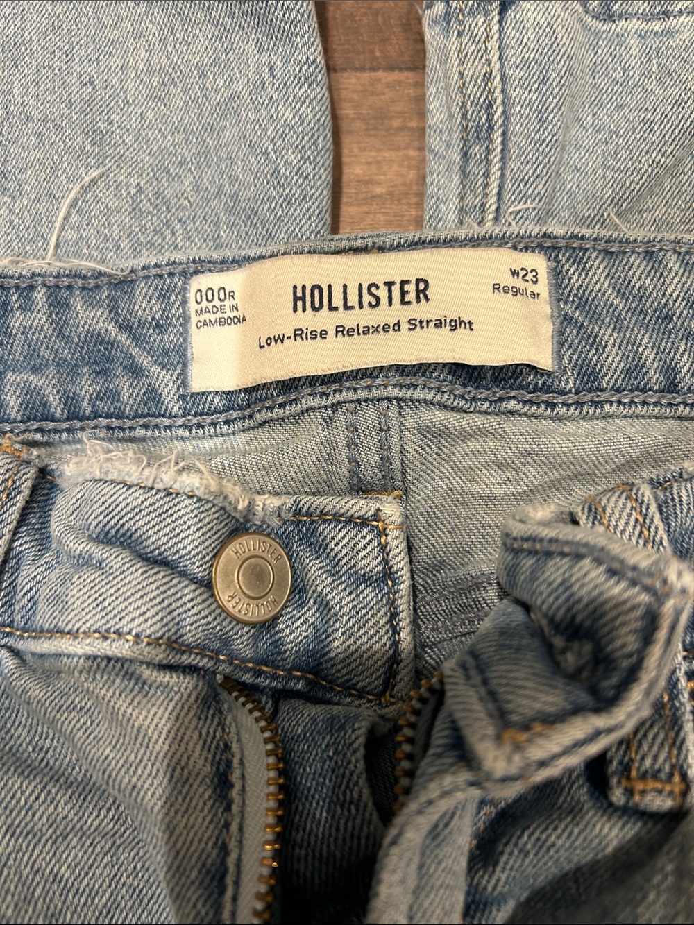 Hollister Light Blue Low-Rise Relaxed Straight Women’s Jeans